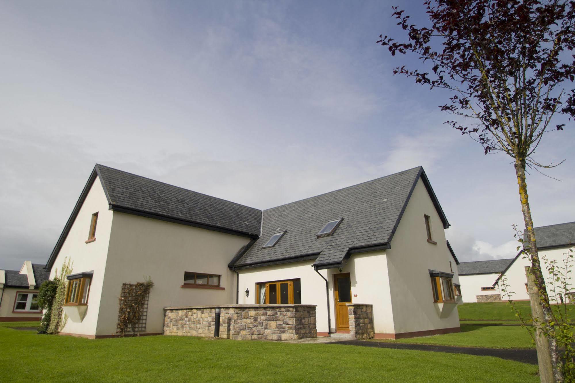 East Clare Golf Village Bodyke Extérieur photo