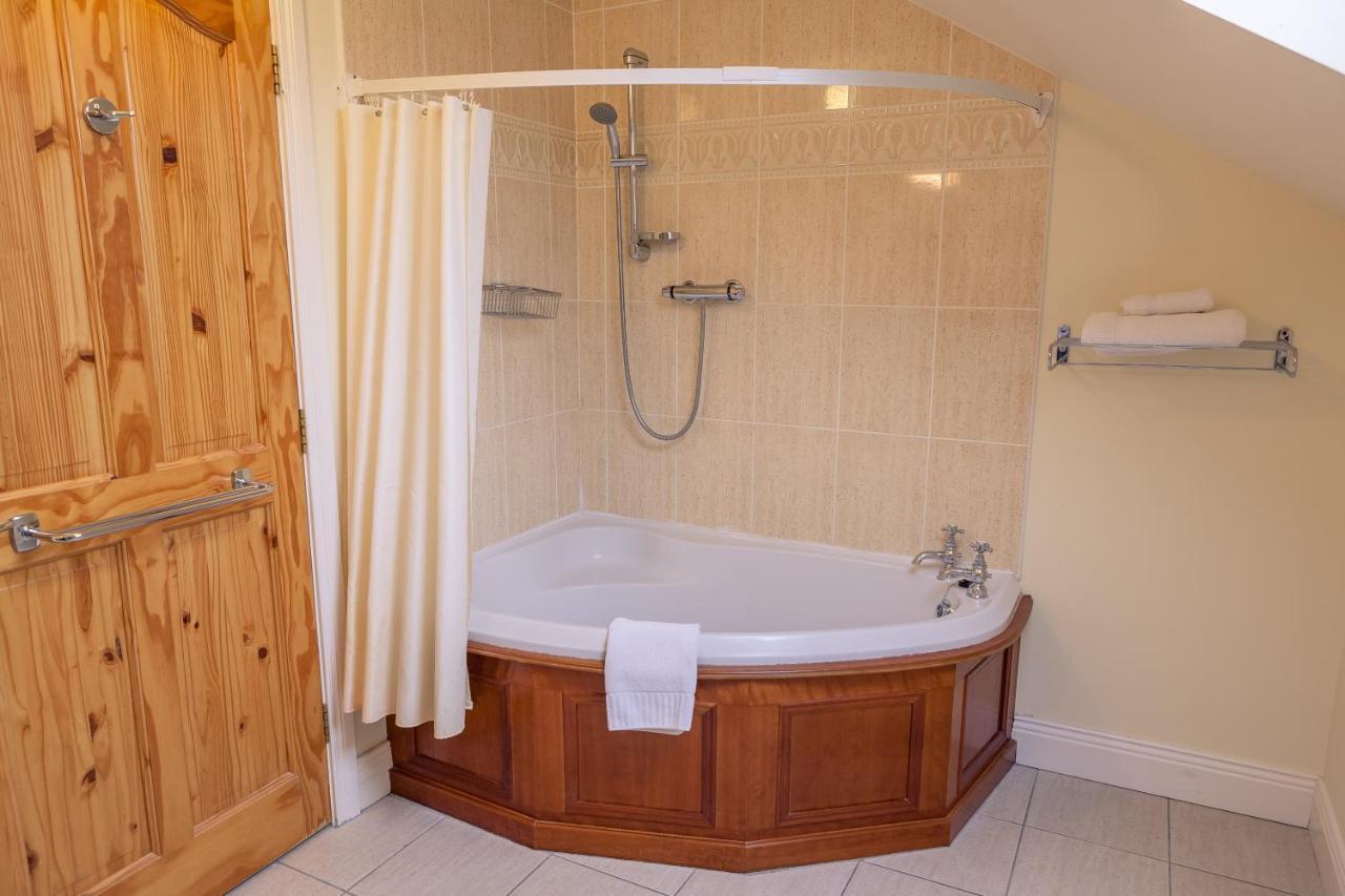 East Clare Golf Village Bodyke Extérieur photo